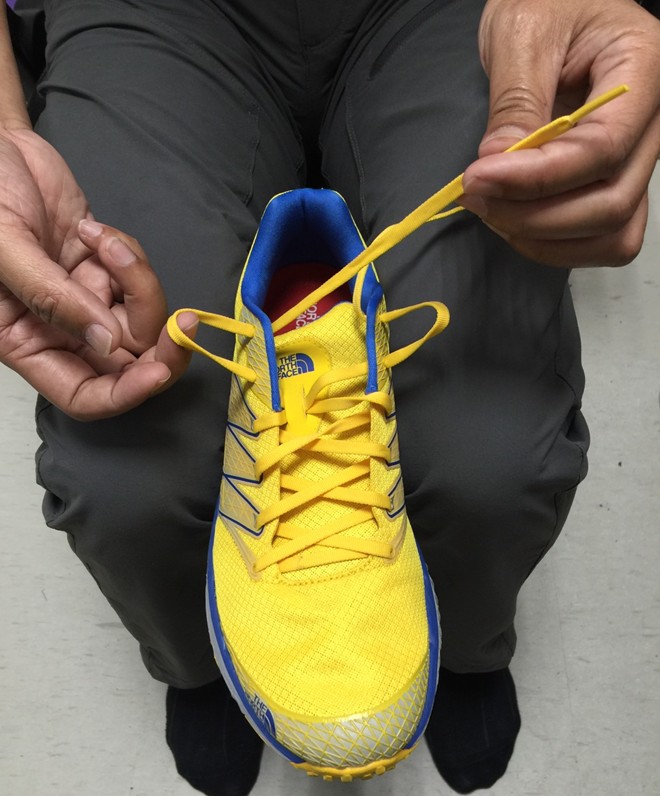 跑步时鞋带怎么系不容易开,如何防止跑步时黑脚趾