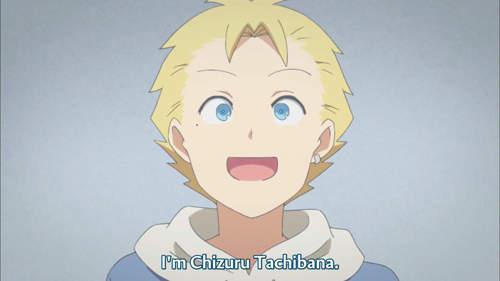 头发放下来和扎起来哪个更显年轻,头发放下来感觉帅多了