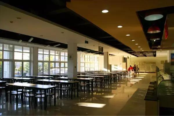 大连外国语大学现在让进吗,大连外国语大学怎么样了