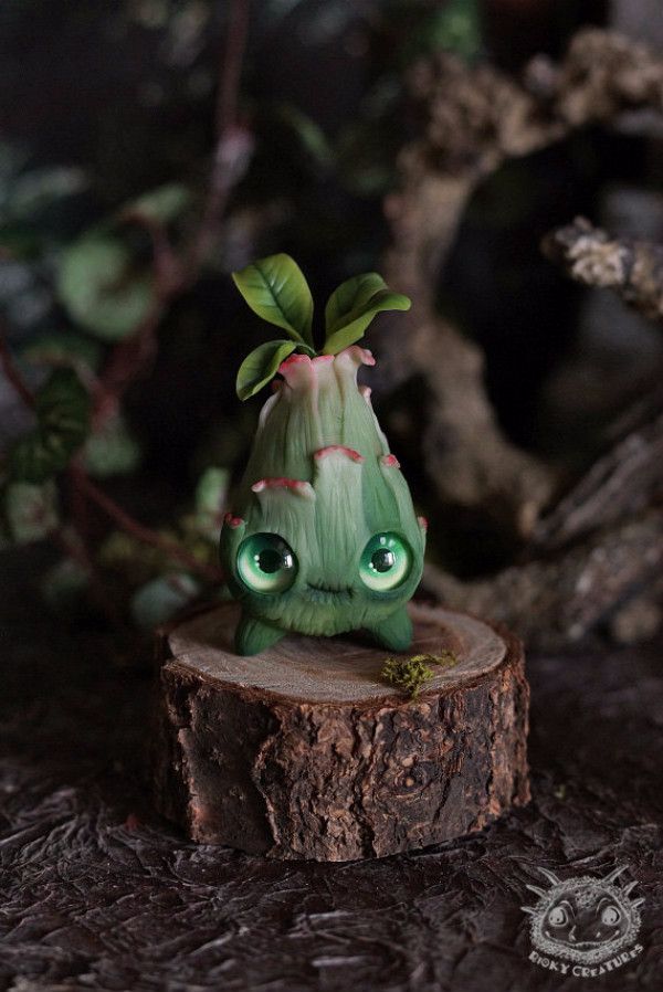 她做的娃娃表情都好奇怪啊！