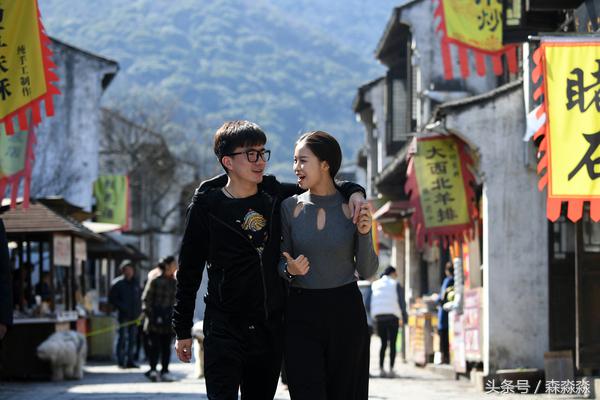 闈㈡湞澶箹鏄ユ殩鑺卞紑瑙嗛,闈㈡湞澶箹鏄ユ殩鑺卞紑