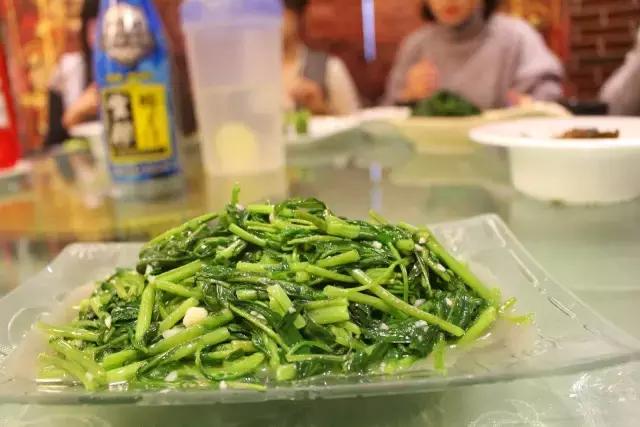 刷爆！十次路过九次排队！就凭一只虾让苏州人挤破头！