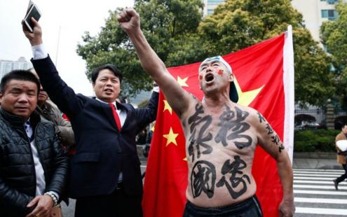 这位球迷皇帝又来了！大批球迷抵达长沙助威中韩生死战！