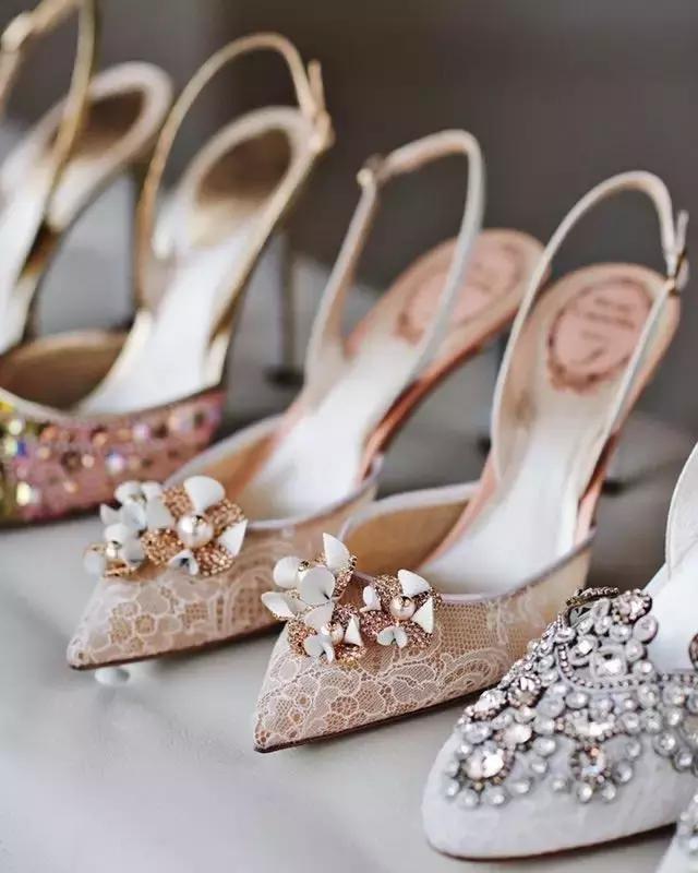 全球十大最美婚鞋品牌,适合脚宽脚胖的红色婚鞋测评