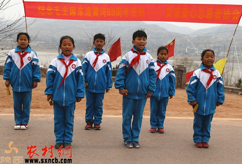 吴堡县举行纪念毛主席东渡黄河69周年活动