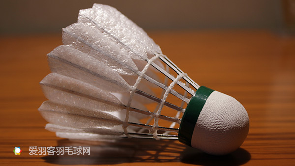 人造羽毛球拍真的好用吗,人造羽毛球推荐