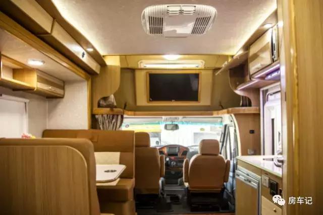 轻卡房车对比c型房车,大通房车c型单拓展房车