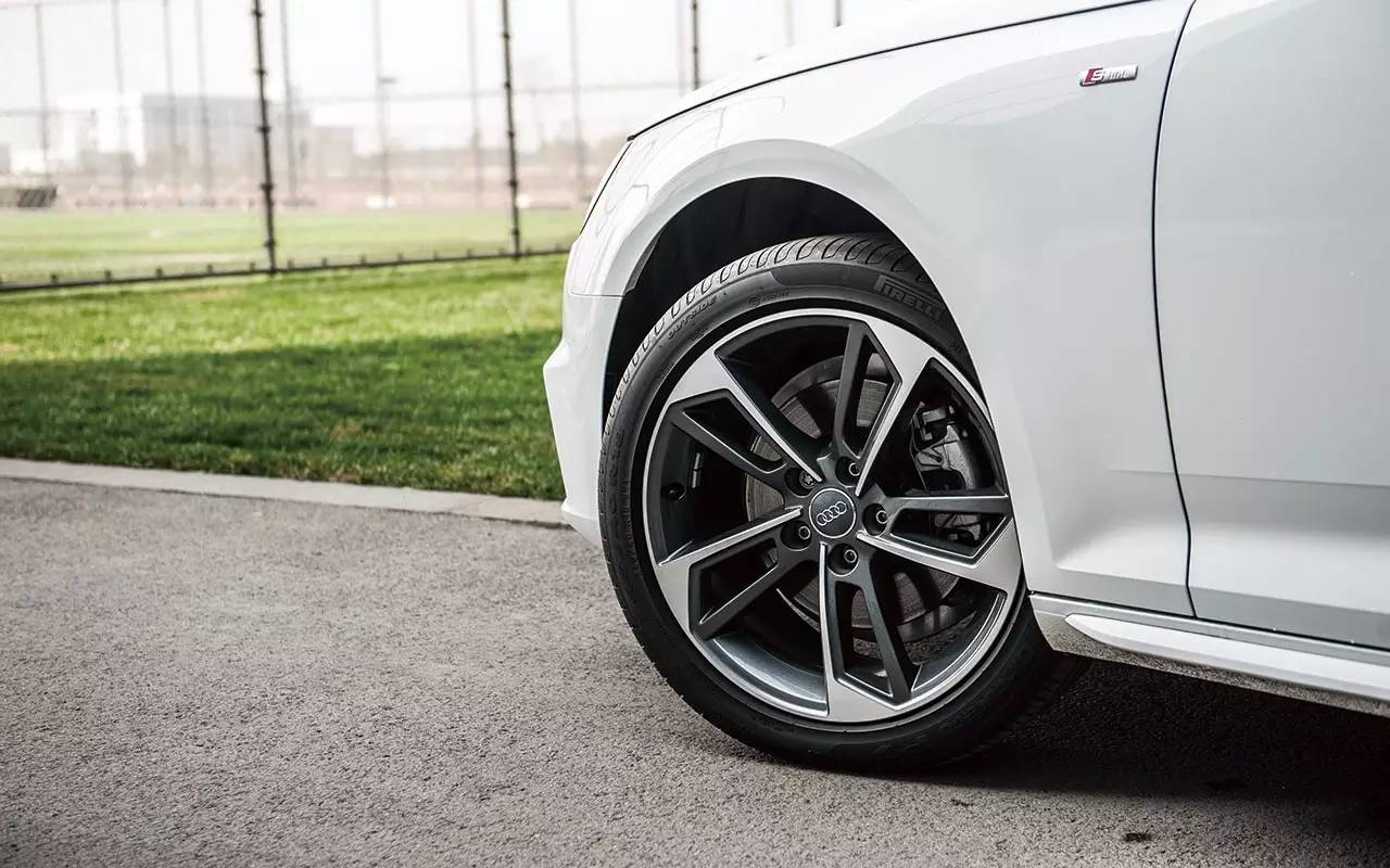 奥迪a4l四驱quattro试驾,2018款奥迪a4l试驾视频胖哥