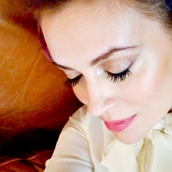 抓紧拯救睫毛的这根稻草