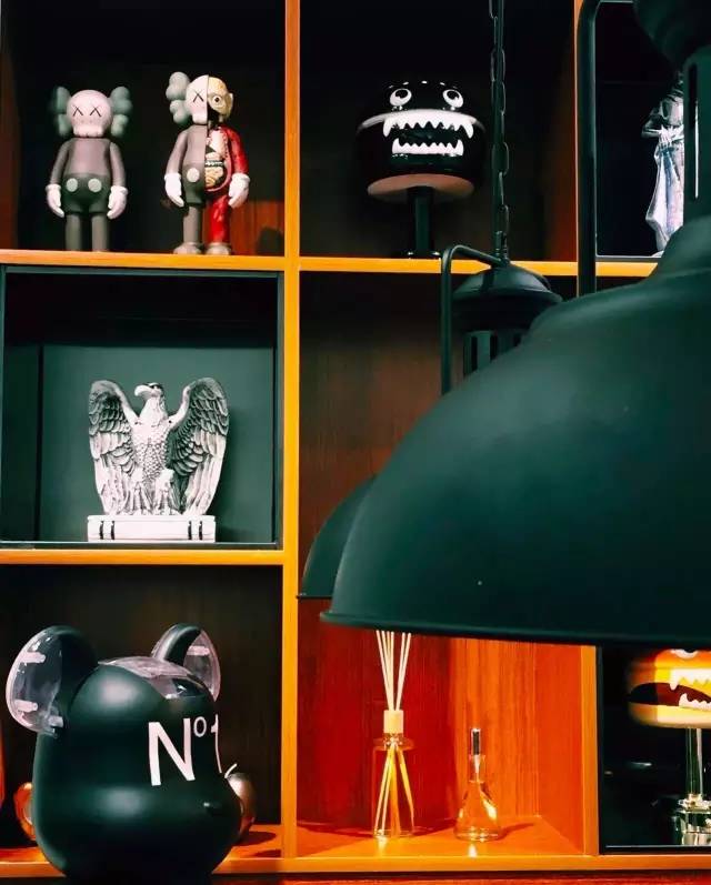 娼潵娼叮鏈嶉グ,娼潵娼叮绮惧搧绔ヨ姗辩獥