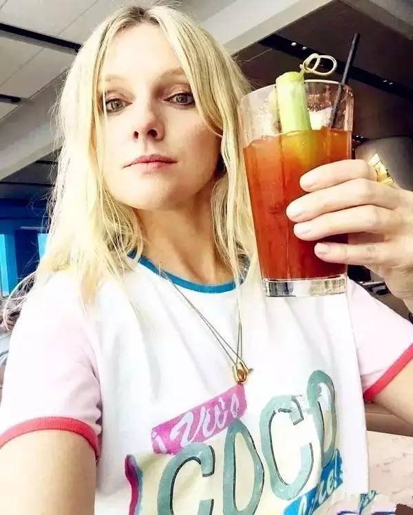 春天t恤最新款,春季t恤怎么穿比较好看