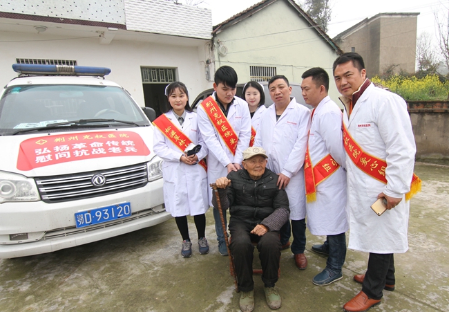 健康社区公益行,健康公益行慰问老人送健康