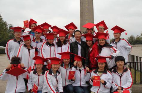 他们为什么会得到这样的评价：最好的老师，最亲的“爸爸”？