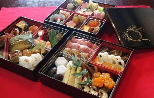 看了日本的火车餐食，你可能感觉吃了假的高铁盒饭