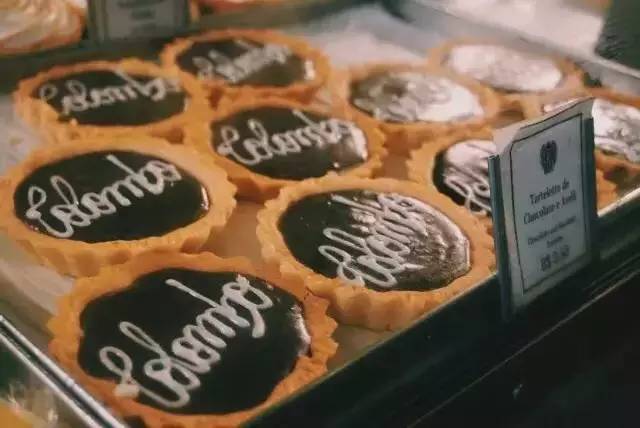 去年夏天，他几乎花光了全部积蓄流浪巴西，去了这些自由有趣的咖啡馆