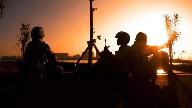 兄弟，听说你要移防到艰苦地区了