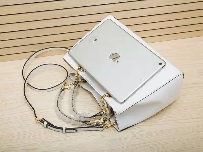 香奈儿包哪款适合通勤,香奈儿包包适合日常背