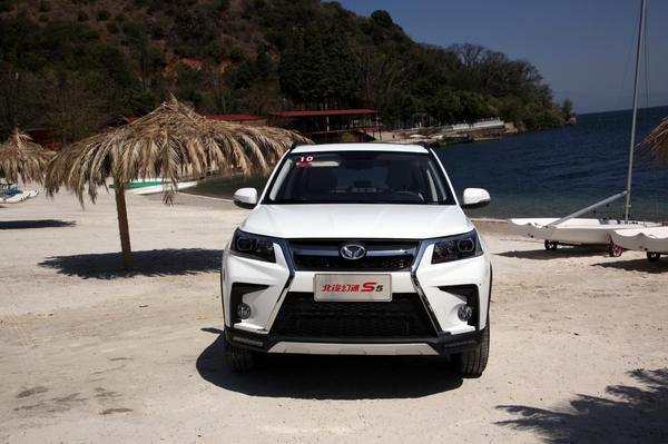 宋楠:甩开套路试驾1.3T北汽幻速S5