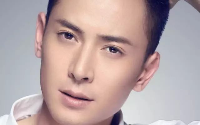 手臂上的白头粉刺怎么去除,黑头白头粉刺怎么彻底去除