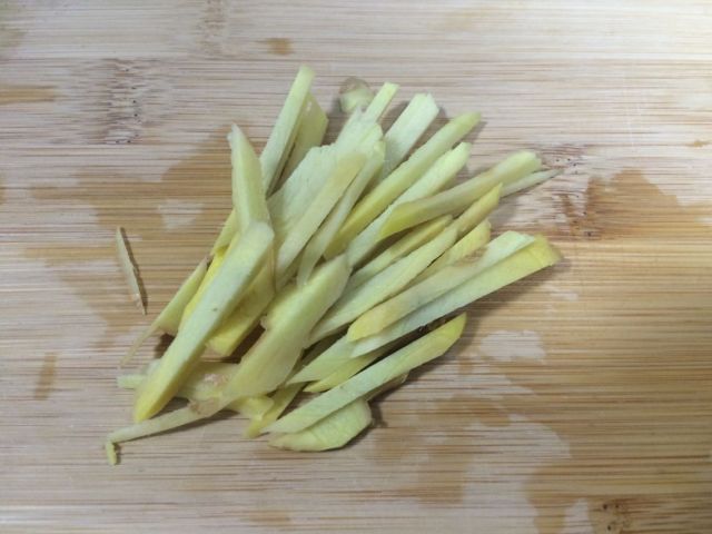 红麻油炒猪肝的功效,麻油炒猪肝详细做法