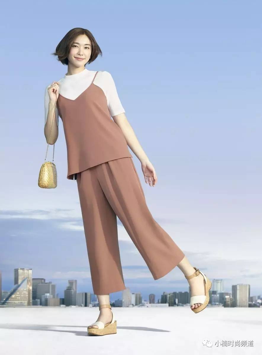 恶毒美媒体抓住伊凡卡川普的大屁股说事，怪只怪4千块的牛仔宽裤