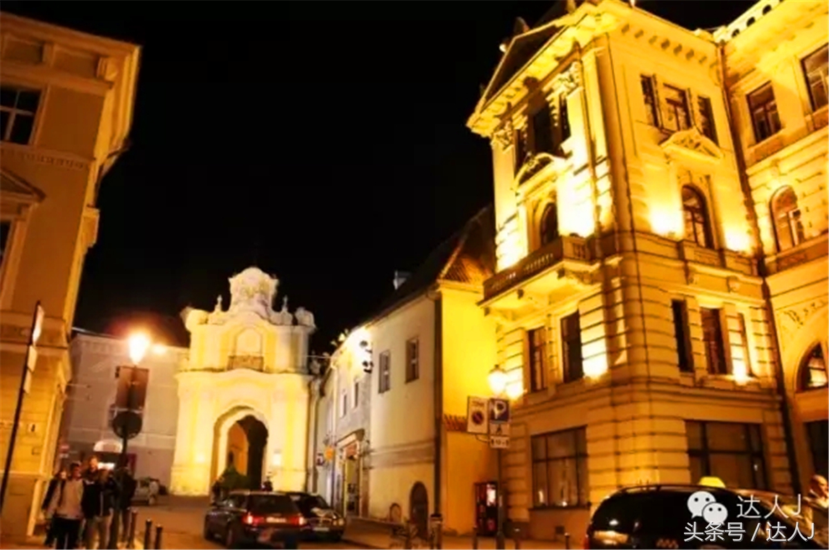 猜猜哪个国家连刺猬都有路牌？