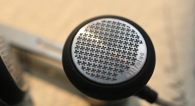 平头塞，那个让你耳朵里第一次有声音的玩意