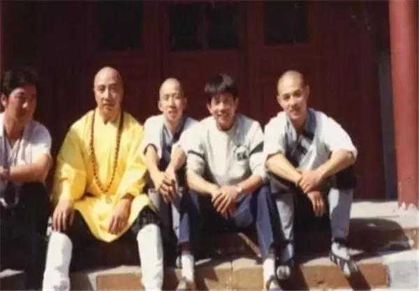 12岁武术冠军李连杰,李连杰和吴京在哪学的武术