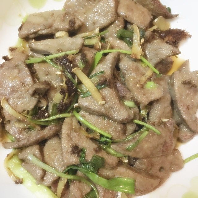 红麻油炒猪肝的功效,麻油炒猪肝详细做法