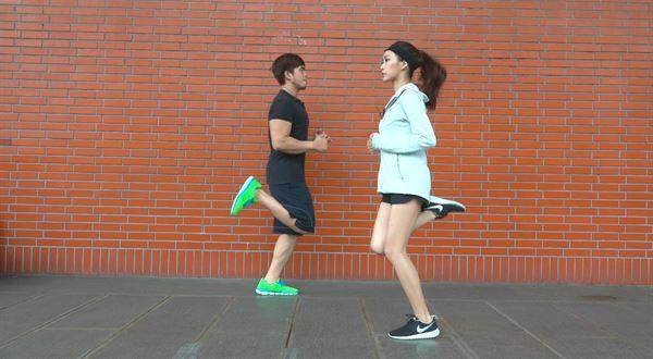 跑步前3个热身动作小视频,跑步前的6个热身动作预防岔气