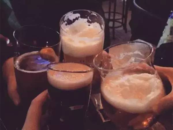 国足与酒,都是孤独而倔强的存在