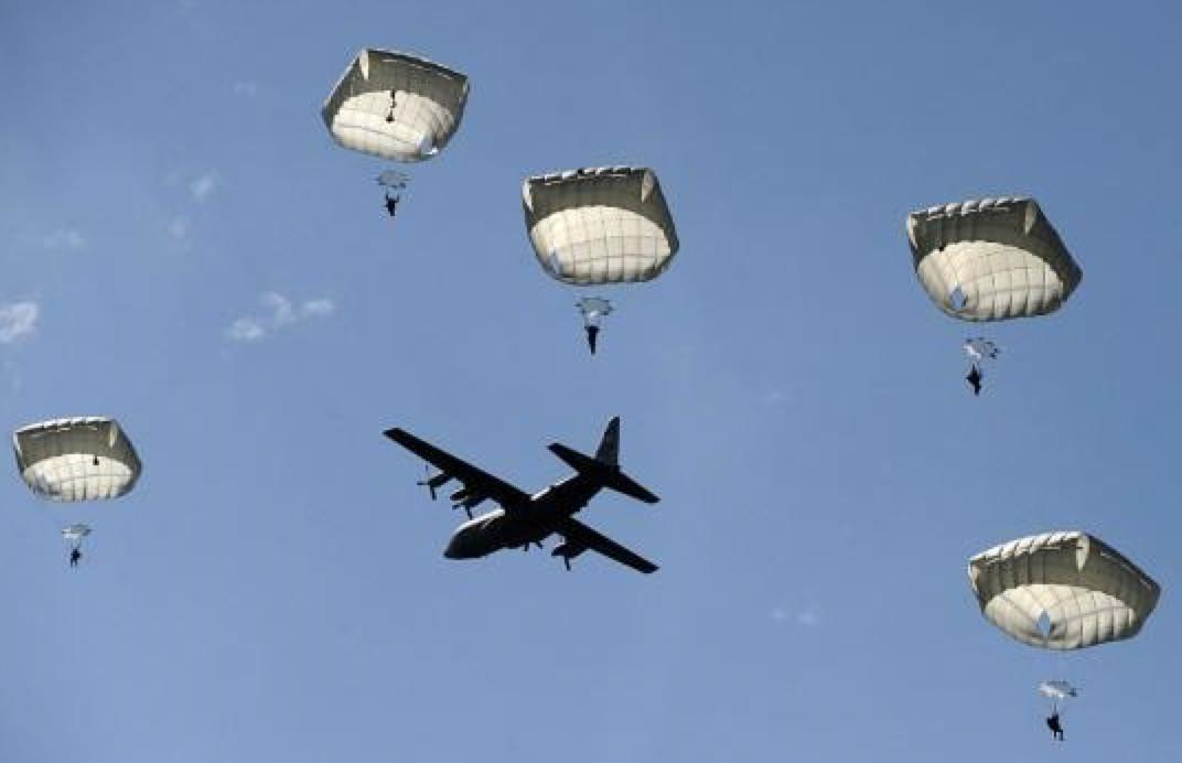 打仗时伞兵的伞会回收吗,伞兵降落后伞具怎么处理