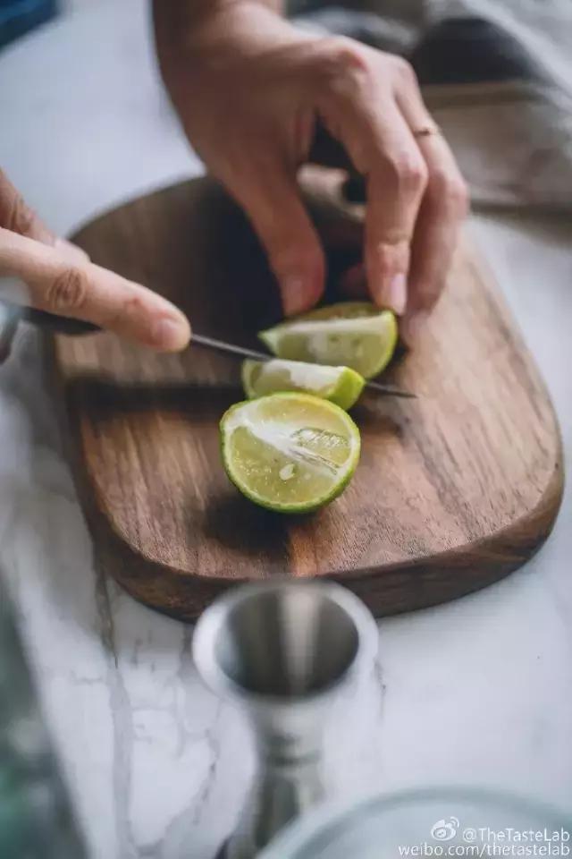 她是“成都第一私房菜美女老板”，与李易峰合作，和方大同录节目