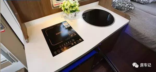 新款凯伦宾威房车双拓展,新款凯伦宾威依维柯房车