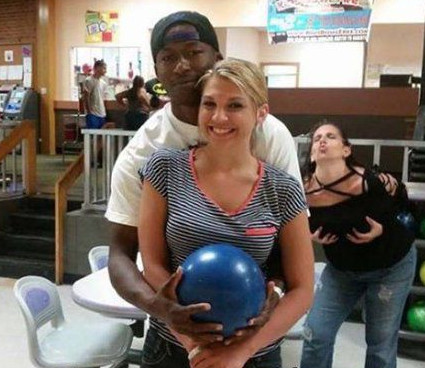 兄弟你穿衣服倒是长点心，这到底是几个意思