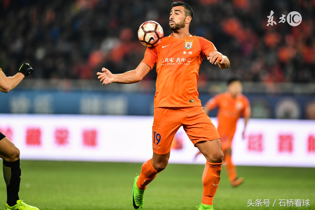 佩莱属于什么级别的前锋,佩莱进球庆祝