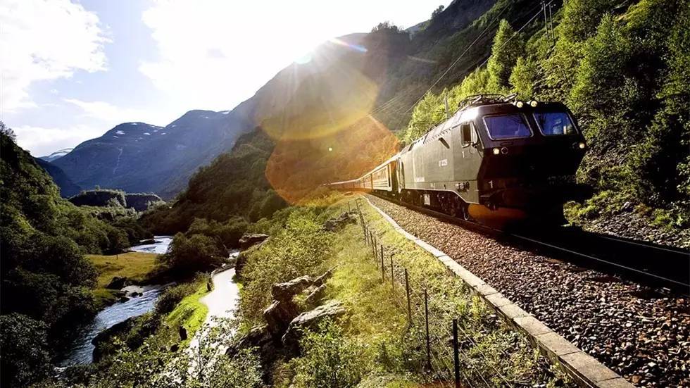 挪威夏日岛旅游攻略,去挪威看峡湾