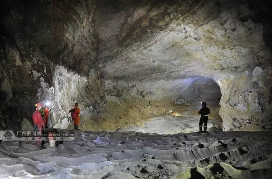 城报｜震惊！东兰发现了一个巨大的“黑色眼睛”，中外科考队惊讶不已