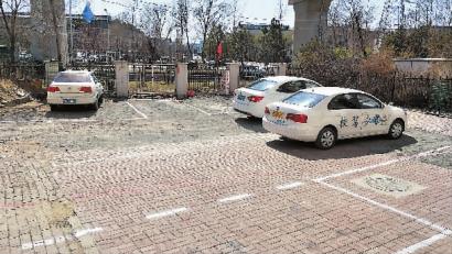 自己家楼下就是考场,自家院里练车