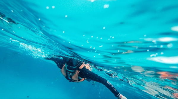 每当海岛又下起了雨赏析,每当海岛又下起了雨小说