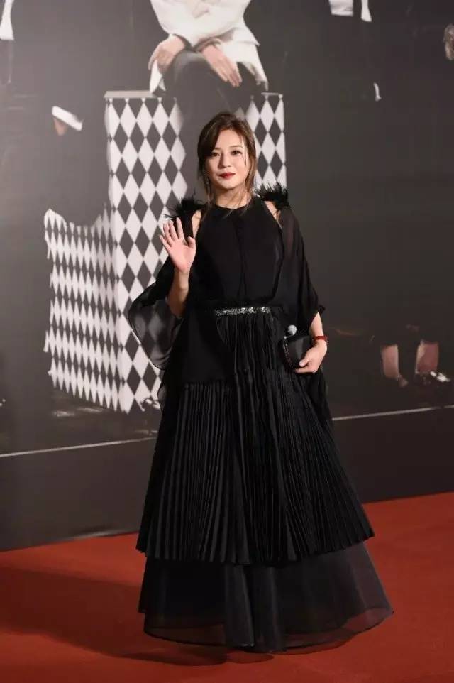 周冬雨金马奖表现,周冬雨颁奖反应