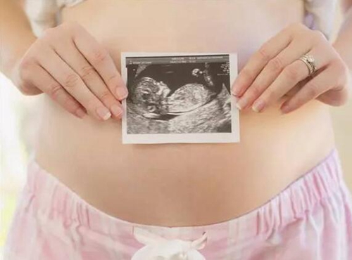 孕晚期羊水过少能顺产吗,孕晚期羊水深度多少能增加羊水