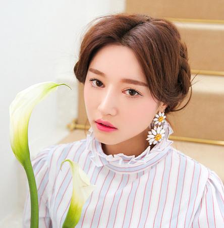 女生必备的十大口红品牌图片,2022年口红流行什么颜色