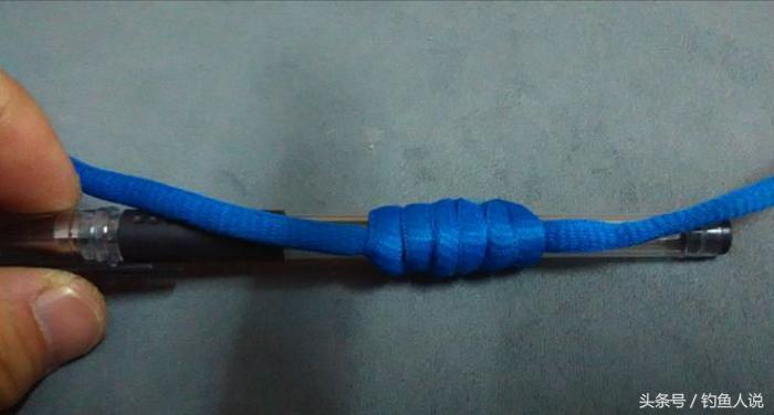 钓鱼的串钩怎样才能把钩绑到线上,如何简单绑钓鱼的串钩