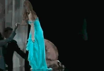 教你怎么用牙膏,用小妙招坑你的同伴