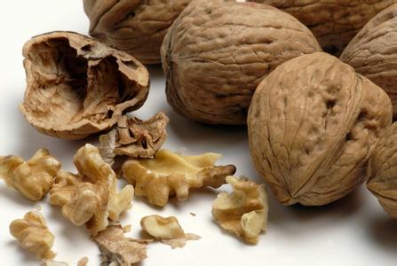 中老年人吃什么才能减少白头发,轻松告别白发问题