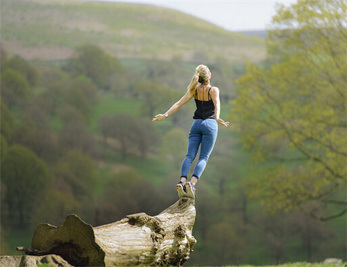 瑜伽初学者选择哪种厚度的瑜伽垫,瑜伽垫和瑜伽弹力带有什么区别