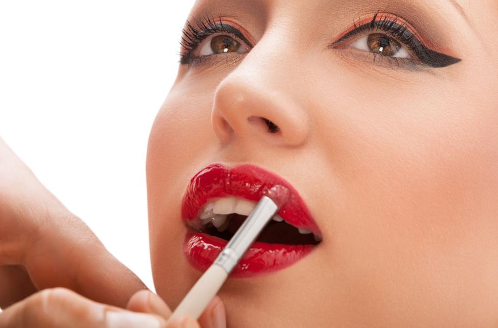 女生必备的十大口红品牌图片,2022年口红流行什么颜色