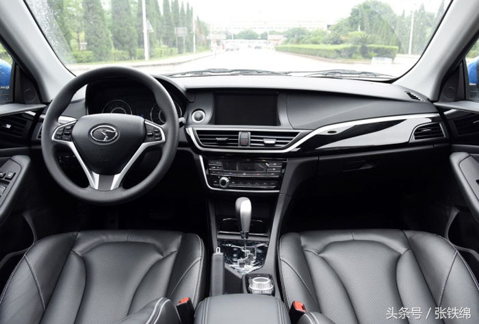 内饰豪华得像宝马外观吊打合资,这车外观不输奔驰性能出众