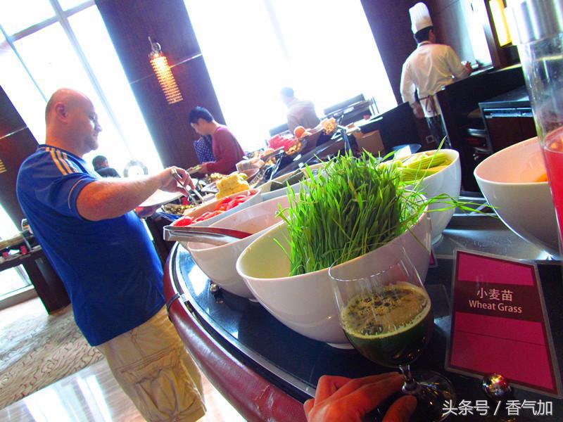 高档餐厅的早餐,79楼云端餐厅